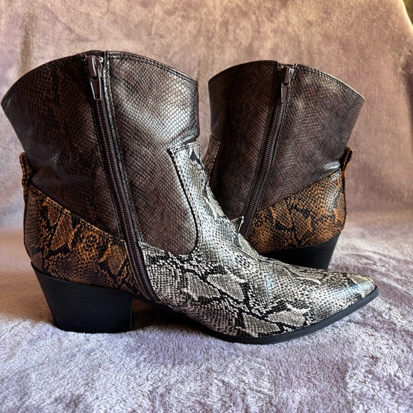 Just Fab Women's Western Boots Bootie Snakeskin size 8 - Picture 5 of 10